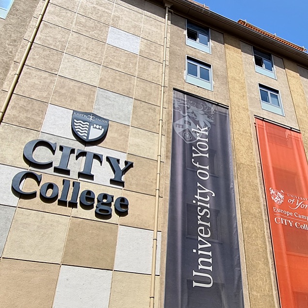 Pored poslovne administracije i ekonomije, na City College-u, Evropskom kampusu Univerziteta u Jorku, studenti mogu studirati i psihologiju, računarske nauke, engleske studije, kao i komunikaciju i digitalne medije. Ovi programi objedinjuju teoriju, praksu, dinamiku i tehničke veštine.
Studiranjem na @citycollegethess Evropskom kampusu Univerziteta u Jorku, koji se nalazi u Solunu u Grčkoj studenti dobijaju diplomu Univerziteta u Jorku, vodeće britanske akademske institucije koja danas zauzima 146. mesto na svetskoj rang listi Times Higher Education za 2025. Više informacija o upisu i uslovima studiranja otkrivamo na linku u opisu profila!
#citycollege #universityofyork #citycollegethessaloniki #obrazovanje #studiranje #studijeuinostranstvu